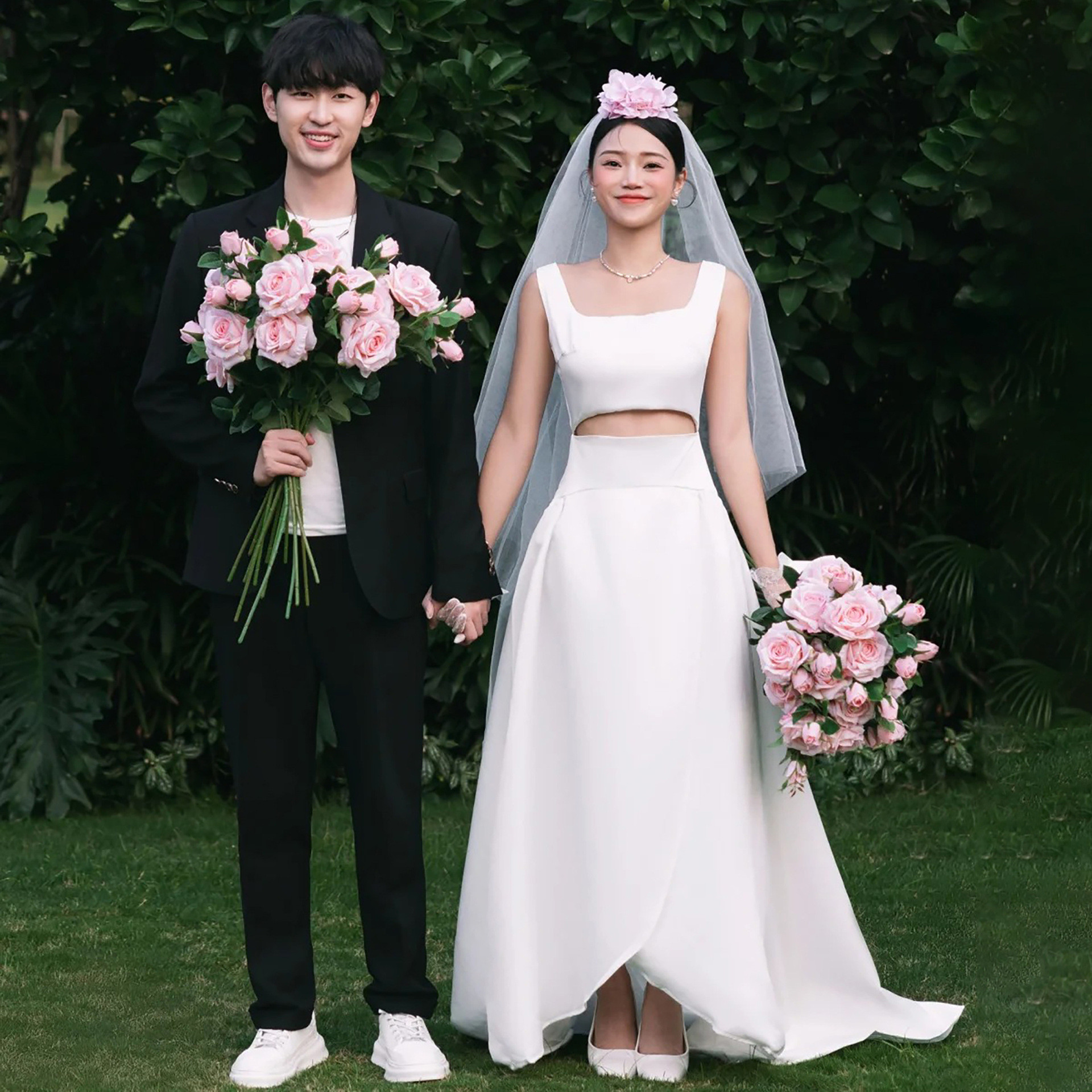 高級感 白 サテン ノースリーブ ウェディングドレス シンプル 韓国風 花嫁 披露宴 演奏会 前撮り HL1133