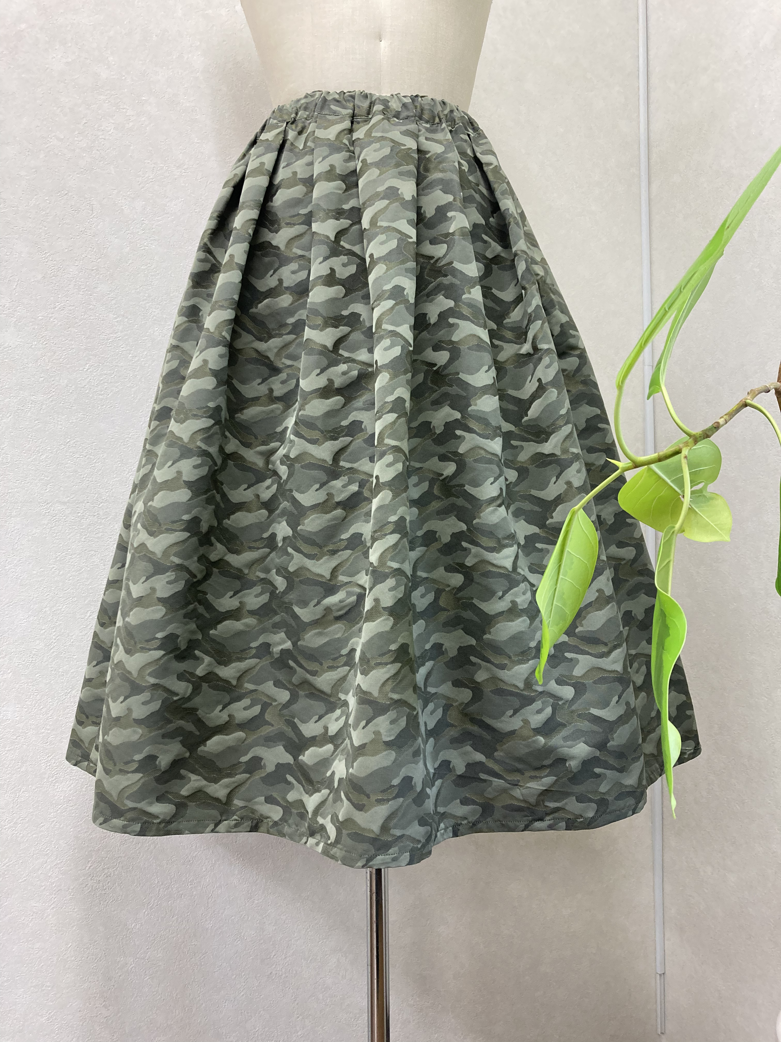 ＊カモフラージュ柄のふんわりタックスカート＊オリーブ色