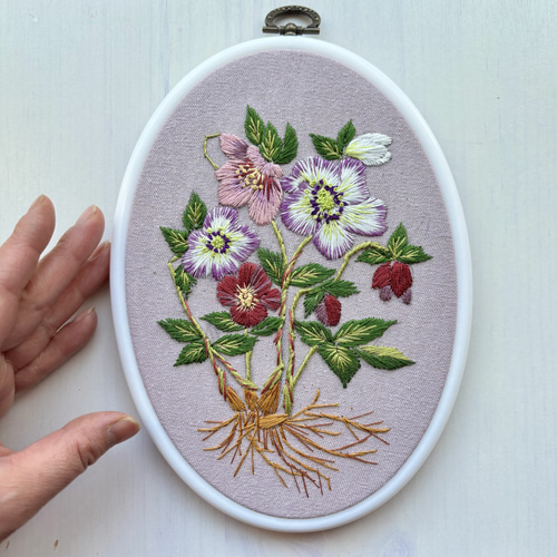 Winter has come to the room 2026 クリスマスローズ手刺繍