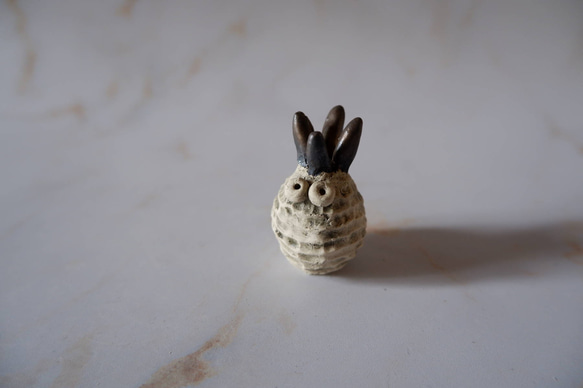 ミニ白樹土鬼香立て2　塊根植物　多肉植物　盆栽　植木鉢　作家鉢　ミニチュア　沖縄 1枚目の画像