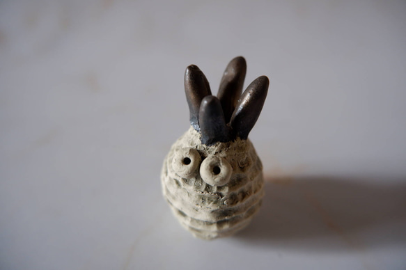 ミニ白樹土鬼香立て2　塊根植物　多肉植物　盆栽　植木鉢　作家鉢　ミニチュア　沖縄 2枚目の画像