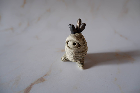 ミニ白樹土鬼香立て3　塊根植物　多肉植物　盆栽　植木鉢　作家鉢　ミニチュア　沖縄 1枚目の画像