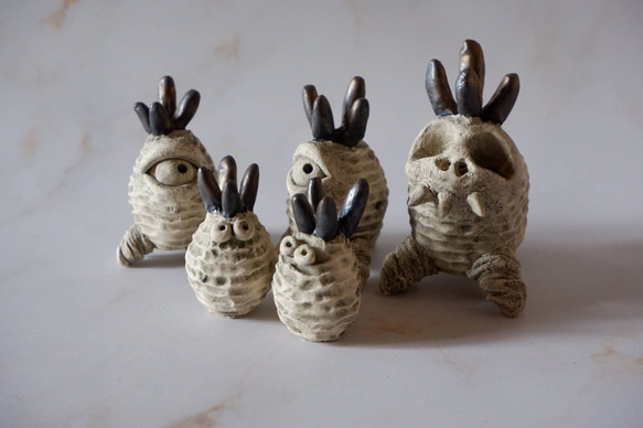 ミニ白髑髏樹土鬼香立て5　塊根植物　多肉植物　盆栽　植木鉢　作家鉢　ミニチュア　沖縄 7枚目の画像