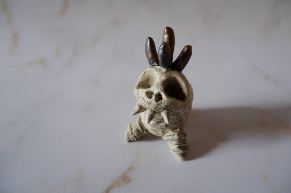 ミニ白髑髏樹土鬼香立て5　塊根植物　多肉植物　盆栽　植木鉢　作家鉢　ミニチュア　沖縄 1枚目の画像