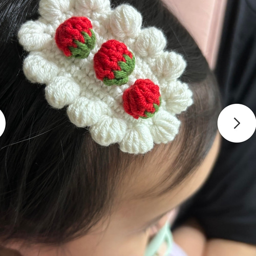 いちごショートケーキ風ふわふわかぎ針編みヘアクリップ／ベビー