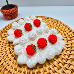 ハンドメイド　ベビーヘアクリップ  マカロン　ケーキ いちごショートケーキ風ふわふわかぎ針編みヘアクリップ／ベビー