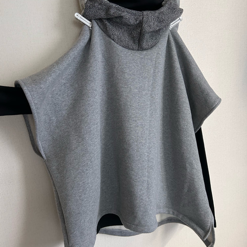 フード付きグレーカーキ ポンチョ 裏毛グレーネップスウェットニットフード付きポンチョ その他トップス