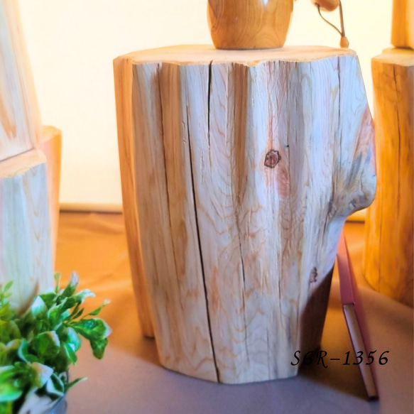 天然アロマウッド 切株スツール・テーブル・無垢無塗装・オーガニック いい香り ナチュラルウッドのテーブル・スツール 無垢無塗装 節残し