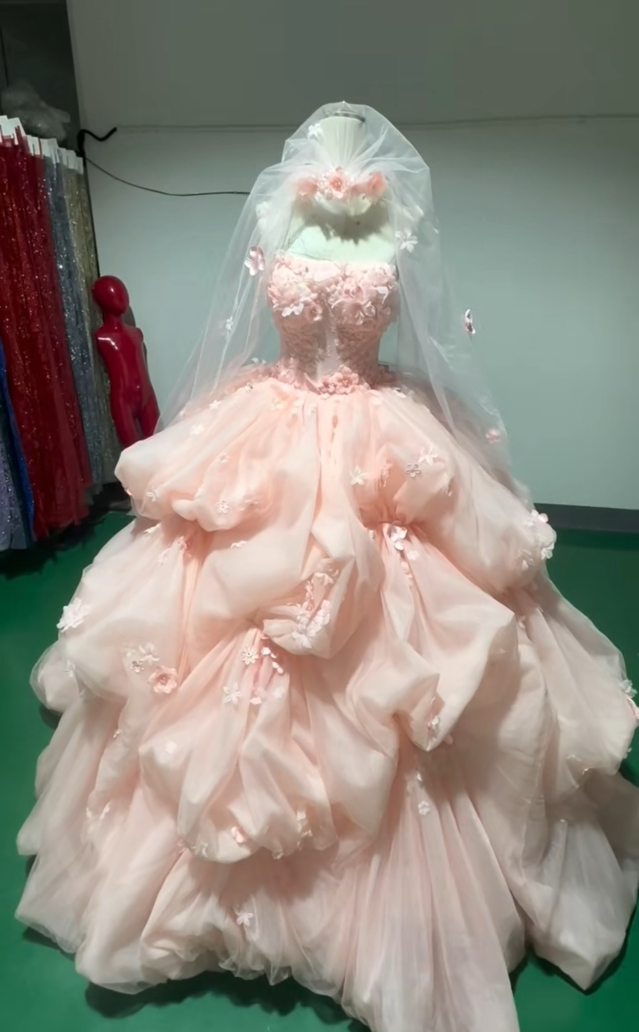 激売れ人気商品　ラッフルスカート　ピンクソフィア　カラードレス　お姫様チューブトップ袖なし　編み上げ背中みせ　パーティー