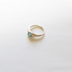 （獨一無二，925銀）公主方形切割藍色托帕石戒指（4毫米，9號） 第4張的照片