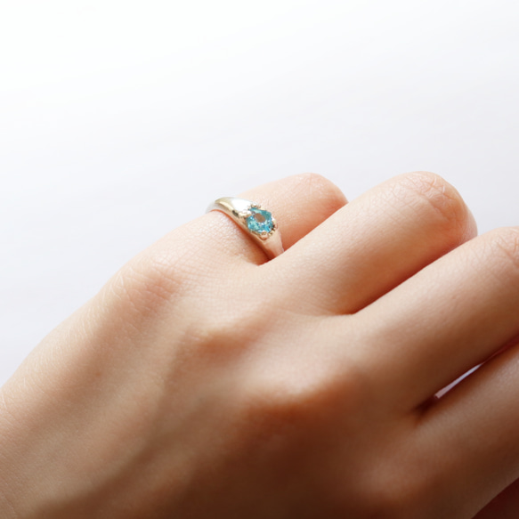 （獨一無二，925銀）公主方形切割藍色托帕石戒指（4毫米，9號） 第8張的照片