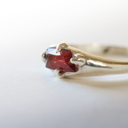 （獨一無二，925銀）紅尖晶石異形切割戒指（7*4毫米，9號） 第2張的照片