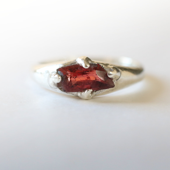 （獨一無二，925銀）紅尖晶石異形切割戒指（7*4毫米，9號） 第1張的照片