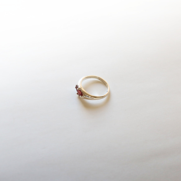 （獨一無二，925銀）紅尖晶石異形切割戒指（7*4毫米，9號） 第5張的照片