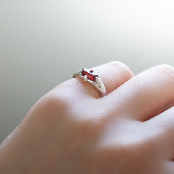 （獨一無二，925銀）紅尖晶石異形切割戒指（7*4毫米，9號） 第4張的照片