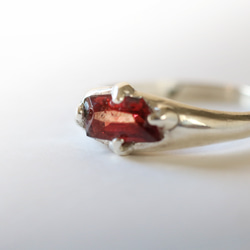 （獨一無二，925銀）紅尖晶石異形切割戒指（7*4毫米，9號） 第9張的照片