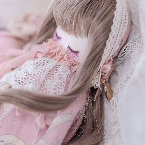 身長約11cmの小さなコットンドール「レヴェリー」リトルミミドール