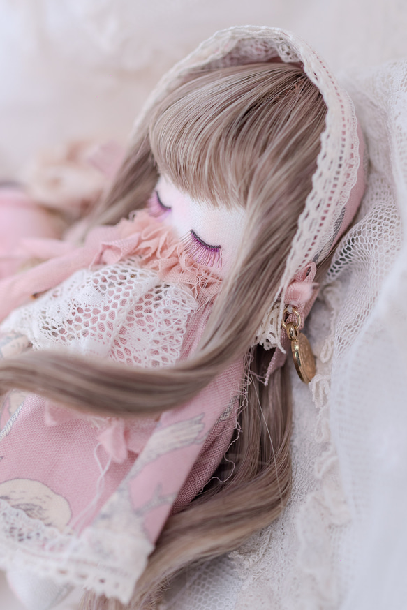 身長約11cmの小さなコットンドール「レヴェリー」リトルミミドール