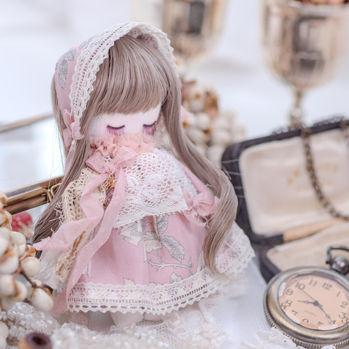 身長約11cmの小さなコットンドール「レヴェリー」リトルミミドール