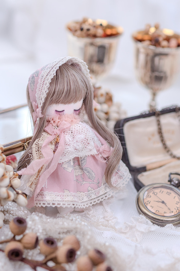 身長約11cmの小さなコットンドール「レヴェリー」リトルミミドール