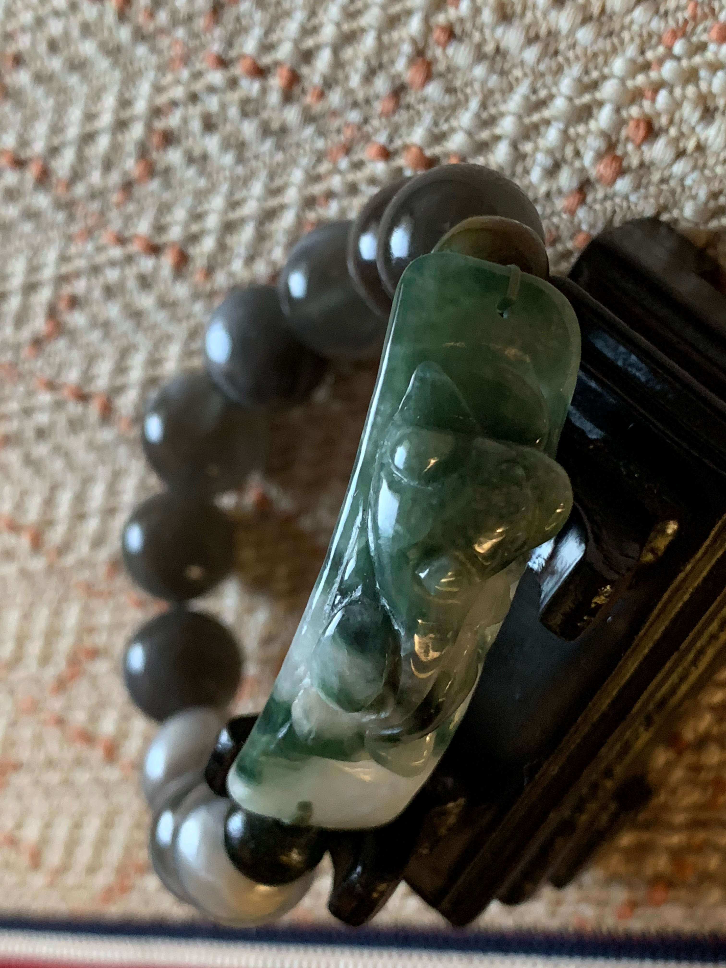 神龍アヤズの彫り珠翡翠と鑑別済み ブラックムーンストーンのブレスレット