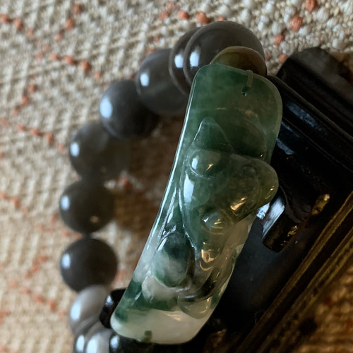 神龍アヤズの彫り珠翡翠と鑑別済み ブラックムーンストーンの