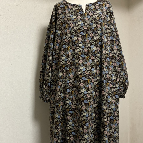 小花柄・コーデュロイ＊Aラインワンピース(ポケット付き) ワンピース Y