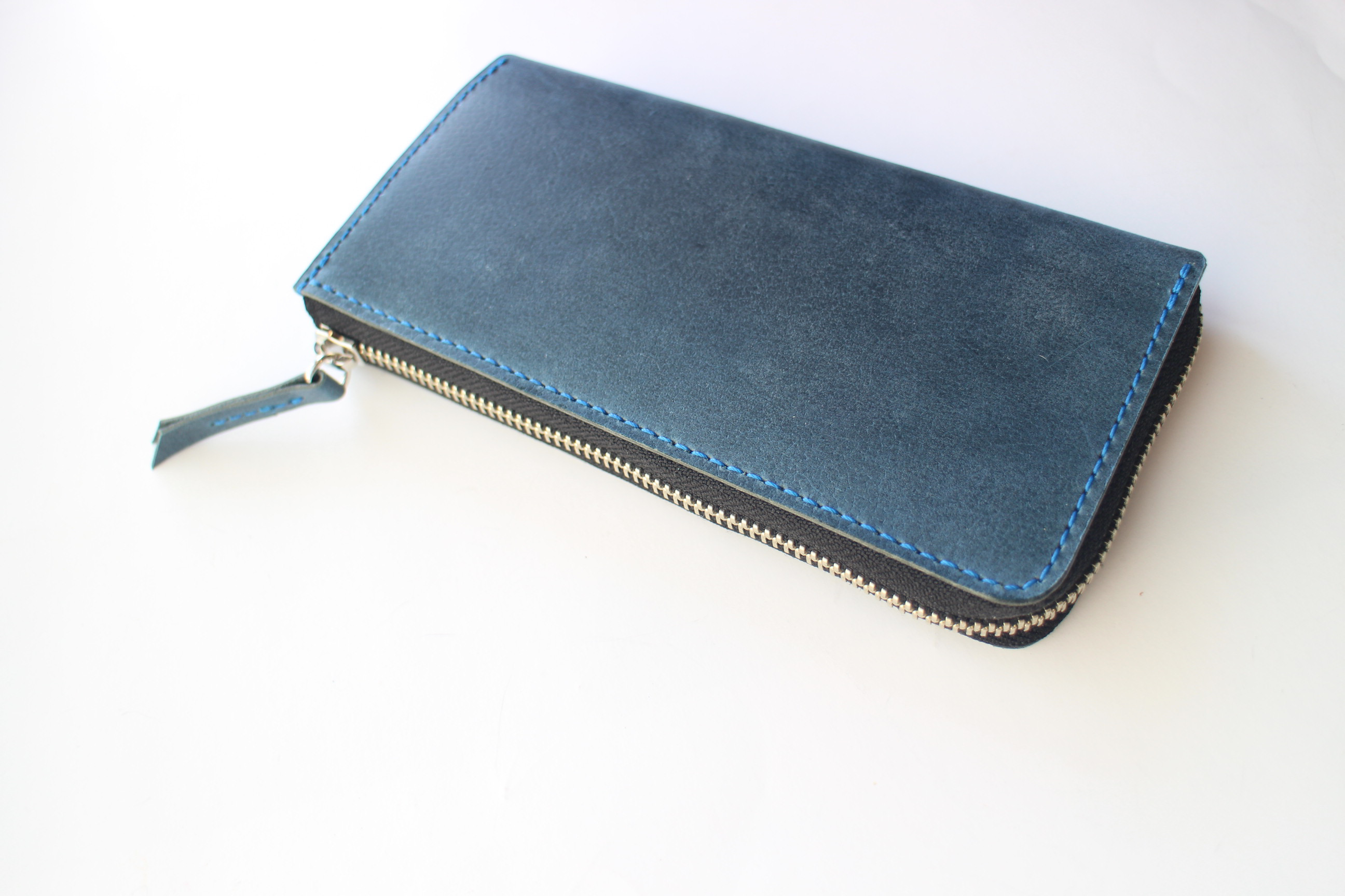 小さめ　L字ファフナー長財布　小銭が取り出しやすい　青