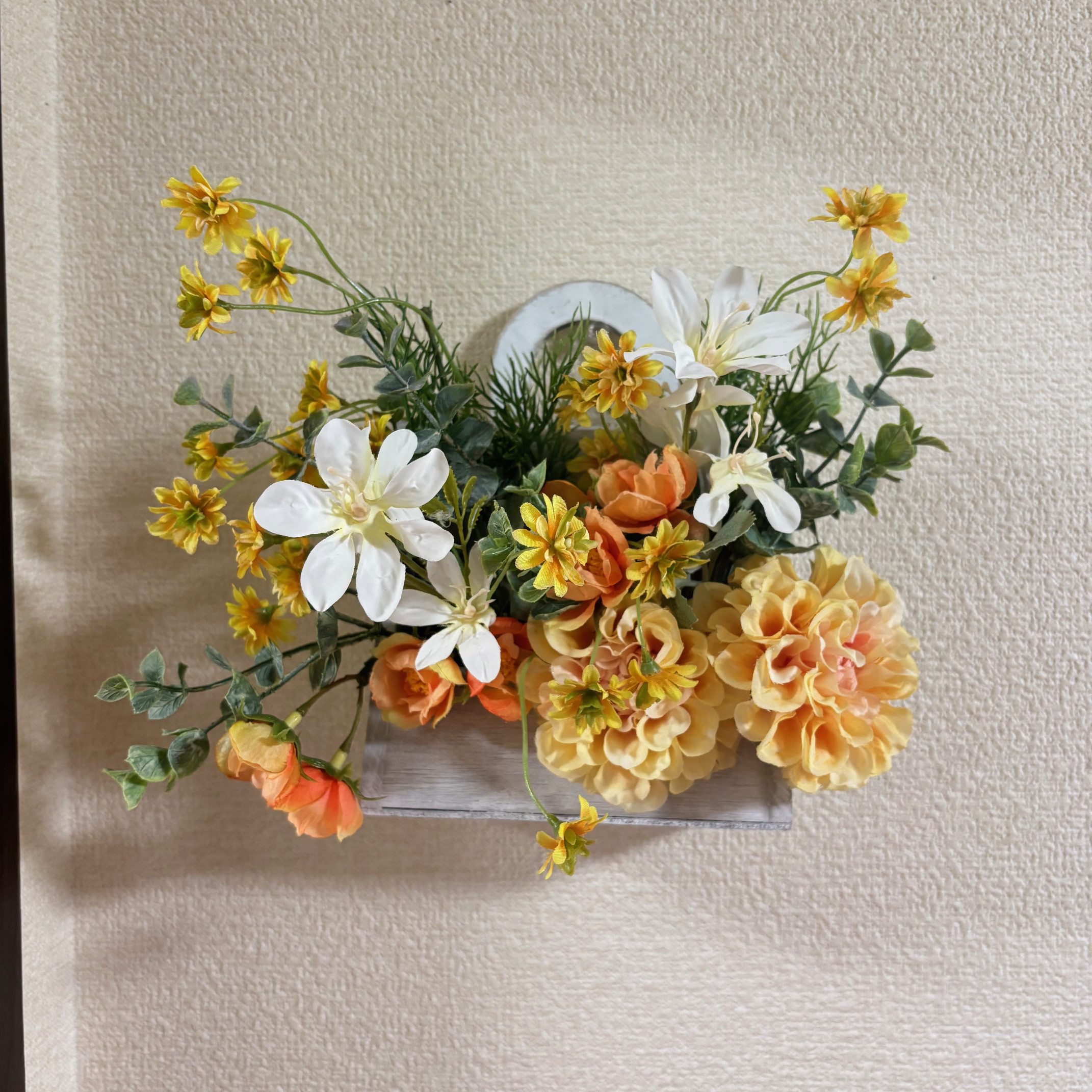 【送料無料】春☆ハンギングボックス　ホワイト　デイジー　オレンジ　イエロー　アレンジメント