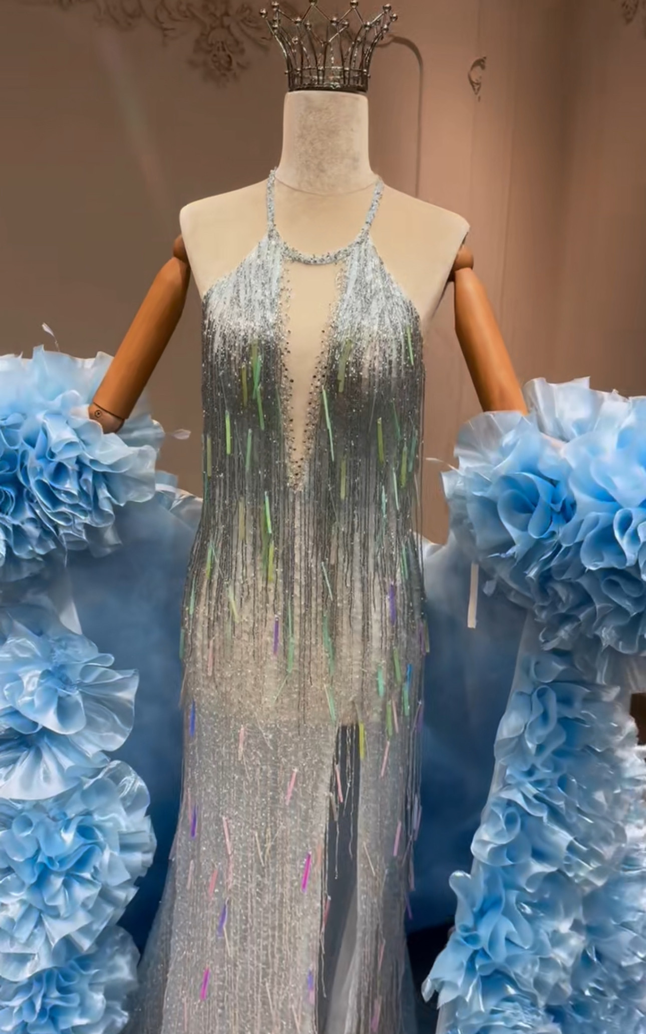 高級感溢れる　美品カラードレス　パーティードレス　ブルー　タイトスカート　ピカピカ　取り外し可能オーバースカート　背中見