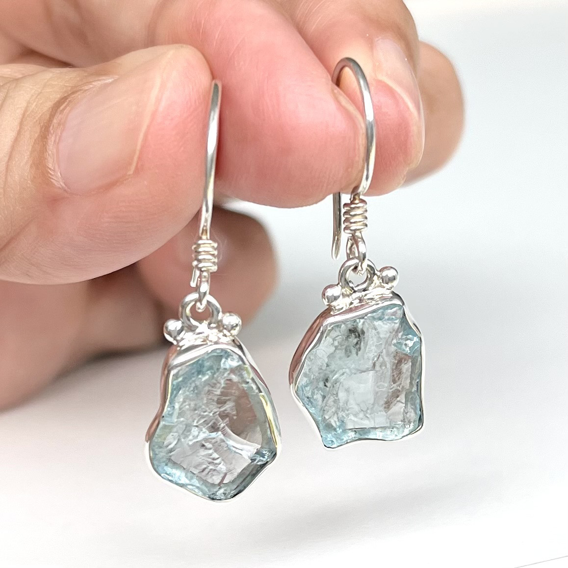 ラフ アクアマリンのフックピアス SV925