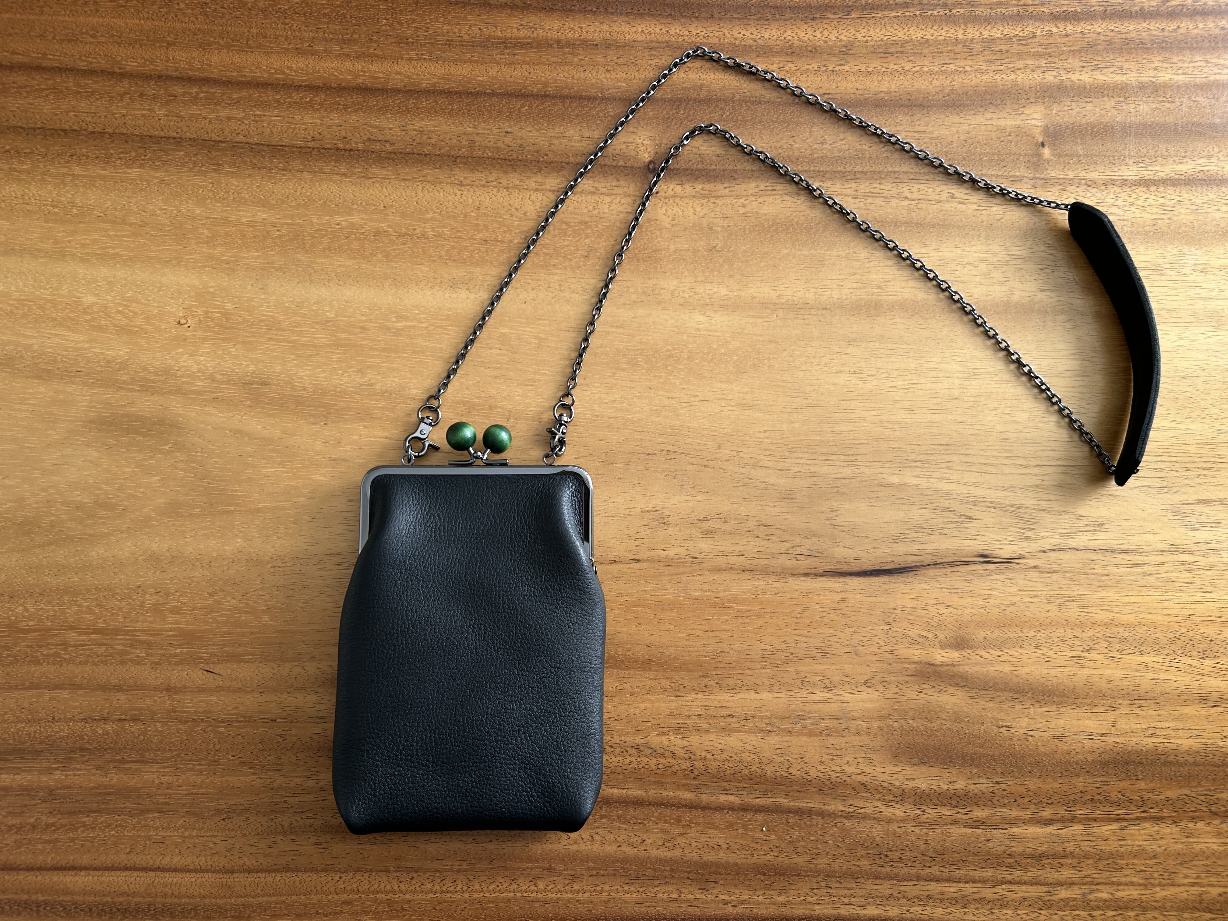 スマホがすっぽり入る がま口革バッグ（木玉青緑）