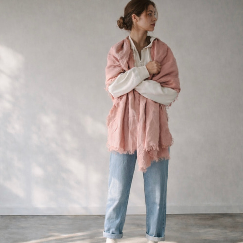 洗い込まれてふっくら柔らかなベルギーリネンストール／四方切りっ