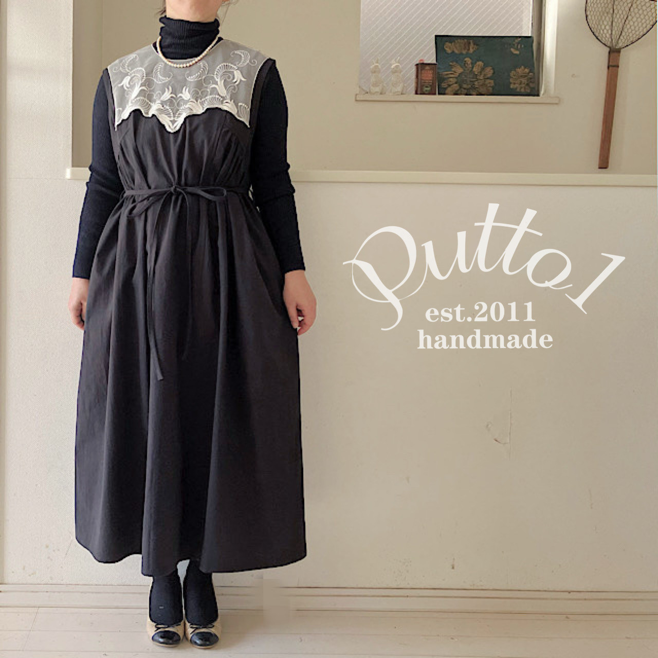 限定4着【受注生産】黒の京都産のコットンリネン天日干しハンドワッシャー×白のチュールレースのジャンパースカート リボンつ