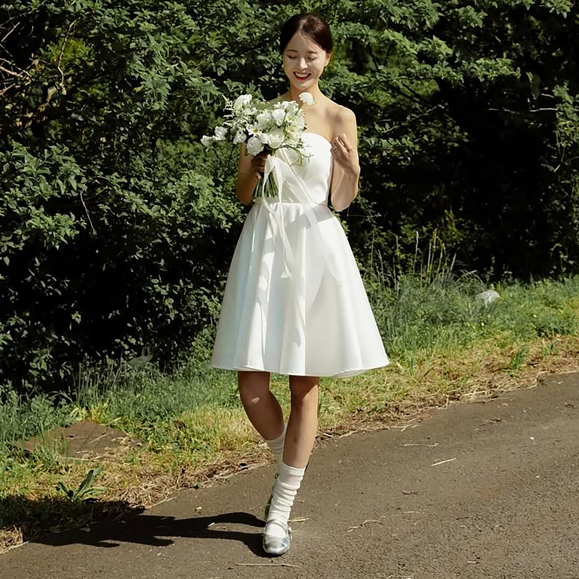 高級感 白 サテン オフショルダー ショート丈 ウェディングドレス シンプル 花嫁 披露宴 演奏会 前撮り HL1138