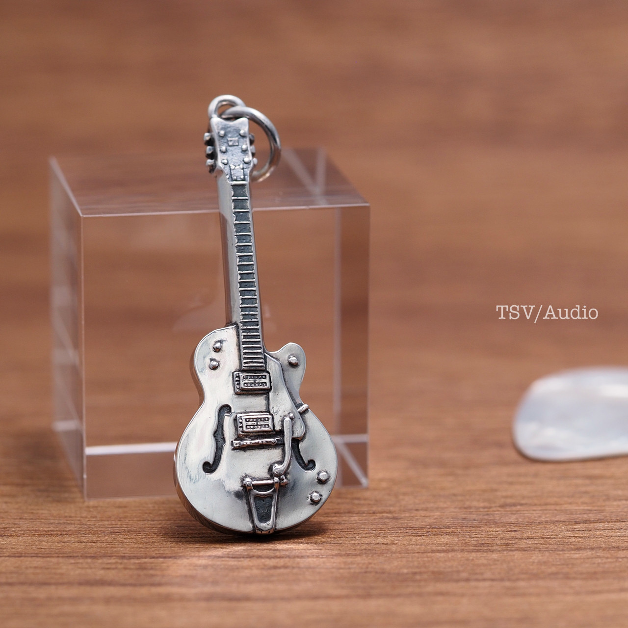 楽器アクセサリー ギターペンダント「G6136T」