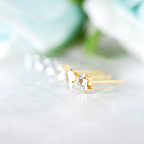 【天然石スカイブルートパーズのハートピアス】水色/4mm/つけっぱなしOK/サージカルステンレス 6枚目の画像