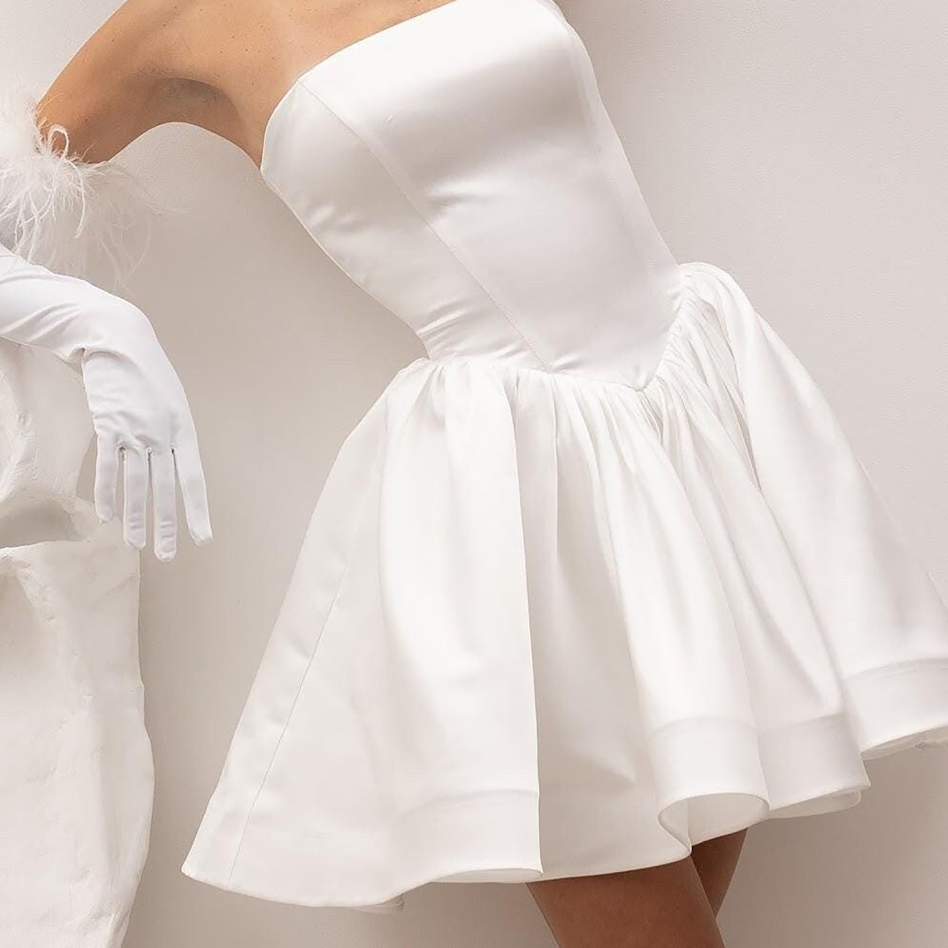 高級感 白 サテン ふわふわ ショート丈 ウェディングドレス シンプル 花嫁 披露宴 演奏会 前撮り HL1144