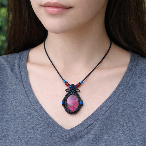 マクラメ　ネックレス　ギラライト 天然石】【ハンドメイド】夜空のファンタジー☆ラブラドライトマクラメ