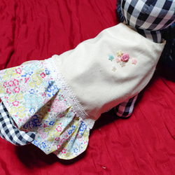 着せやすい犬服♪胸飾り付けローウエストのワンピース♪オーダーメイドで！ 4枚目の画像