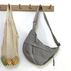 レディース ファッショナブル ナイロンバッグ 学生用 授業用 斜めがけ 大容量 ショルダーバッグ  旅行用 餃子バッグ 4枚目の画像