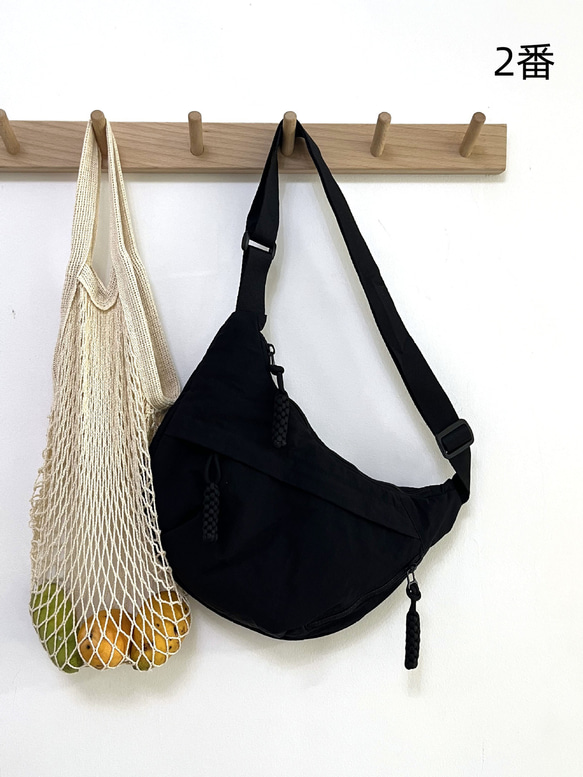 レディース ファッショナブル ナイロンバッグ 学生用 授業用 斜めがけ 大容量 ショルダーバッグ  旅行用 餃子バッグ 5枚目の画像