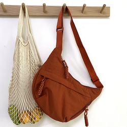 レディース ファッショナブル ナイロンバッグ 学生用 授業用 斜めがけ 大容量 ショルダーバッグ  旅行用 餃子バッグ 6枚目の画像