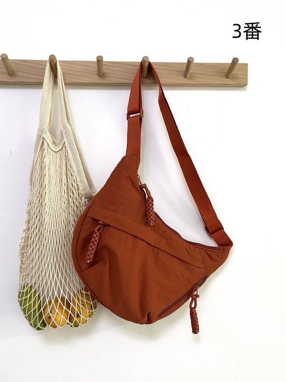 レディース ファッショナブル ナイロンバッグ 学生用 授業用 斜めがけ 大容量 ショルダーバッグ  旅行用 餃子バッグ 6枚目の画像