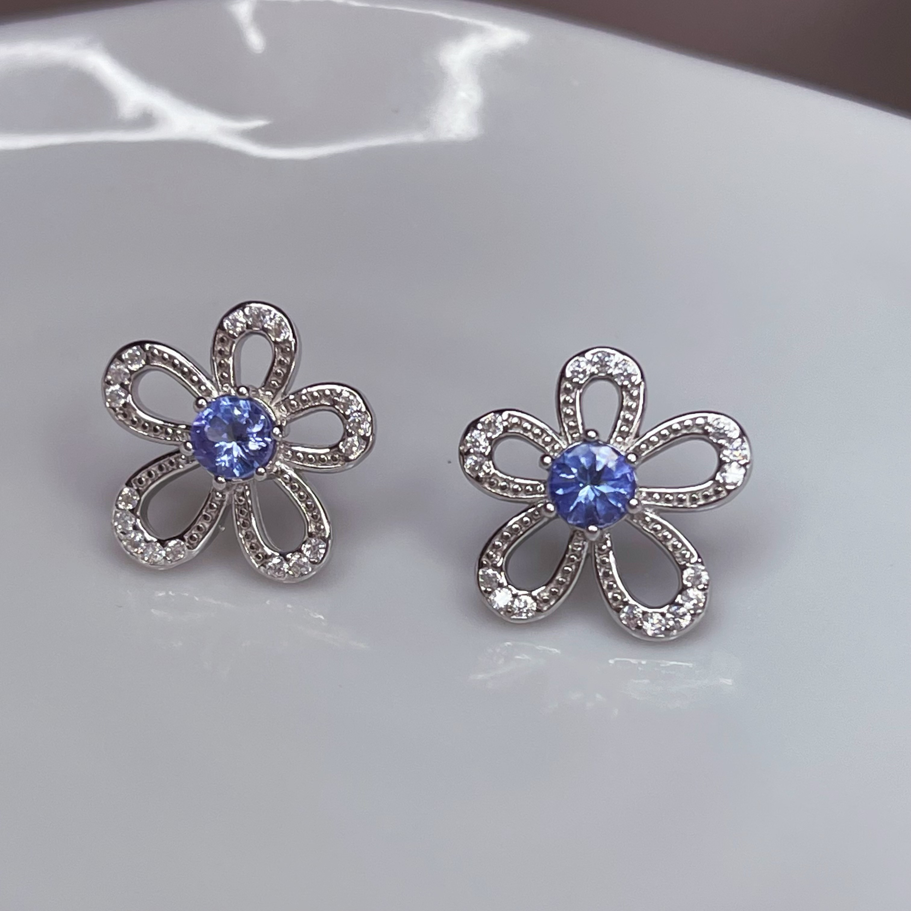 ★天然石★高品質天然無処理タンザナイト花型S925ピアス♡色濃♡キラキラオシャレ