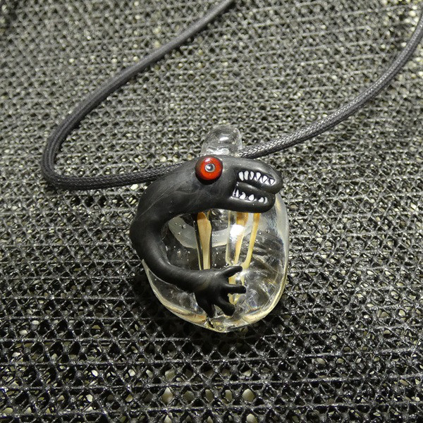 牙あるもの　NO.445（ガラス、トンボ玉、爬虫類、一点物、伝統工芸）