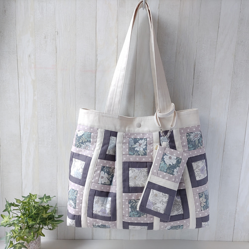 ☆シックなスミレ色のパッチワークトートバッグ☆同じモチーフの