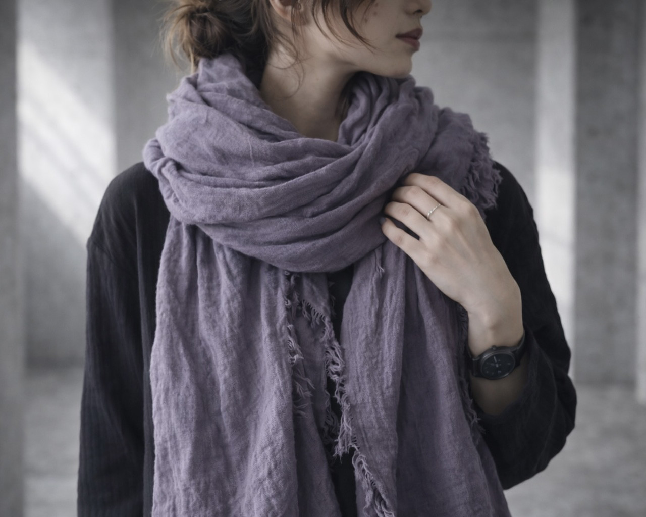 リネンの経年変化を楽しもう／ベルギーリネンストール／切りっぱなしフリンジストール／グレーパープル