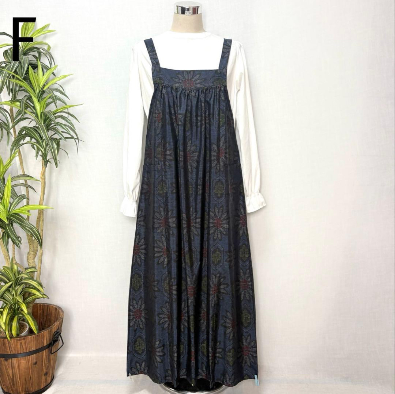 着物リメイク　大島紬花柄ジャンパースカート　ロングワンピース　ミモレ丈　ノースリーブ　フリーサイズ　大人かわいい　シルク