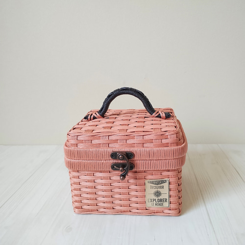 ♡ ハンドメイド♡バスケット(小) クラフトバンド♡ムースピンク♡ フタ付きバスケット(小) しかく 紙バンド クラフトバンド フリー